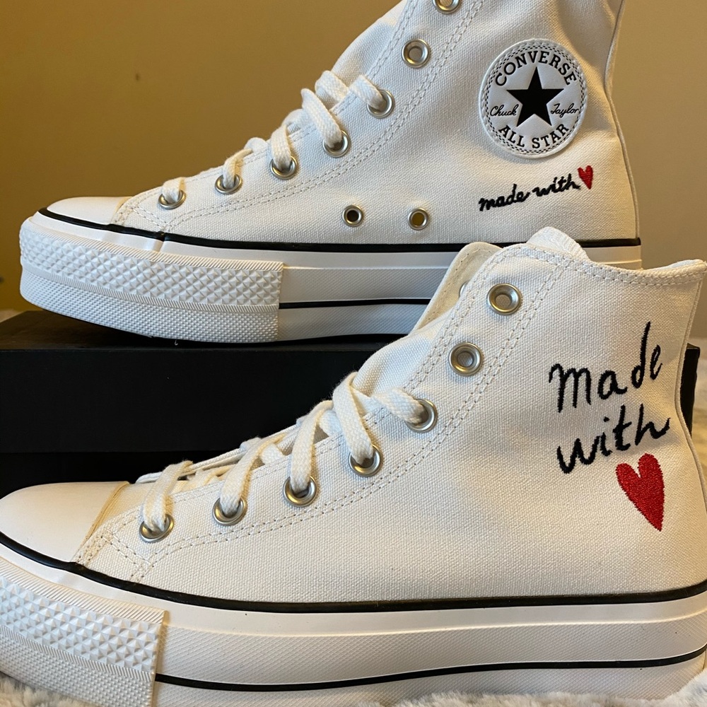 ♥️ CONVERSE PLATFORM “MADE WITH LOVE” HIGH TOPS ♥️ - Picture 3 of 8